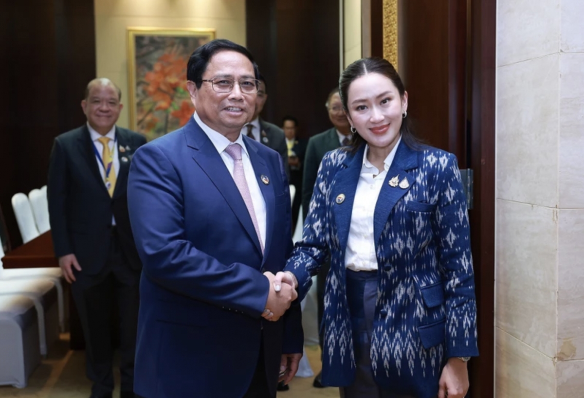 Vietnamese, Thai PMs meet on sidelines of ASEAN Summits in Laos